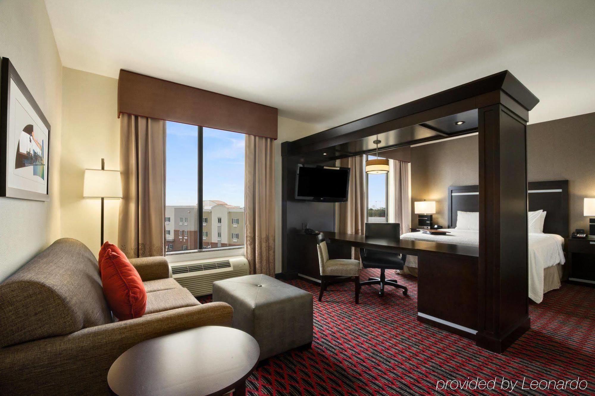 Hampton Inn & Suites Houston/League City Exterior photo